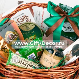 Подарочная корзина “Сладости к столу”