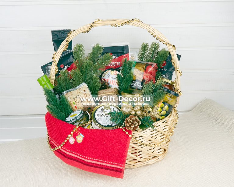 Новогодняя корзина “Holiday”