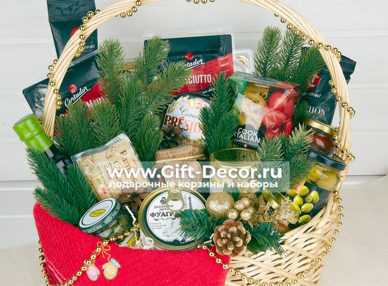 Новогодняя корзина “Holiday”