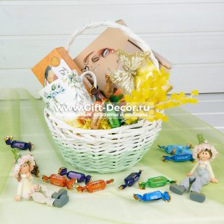 Подарочная корзина “Цветок весны”