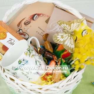 Подарочная корзина “Цветок весны”