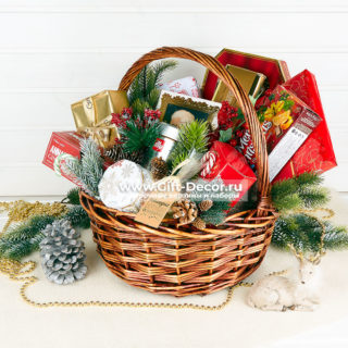 Новогодняя корзина с кофе и конфетами “Santa”