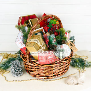 Новогодняя корзина с кофе и конфетами “Santa”