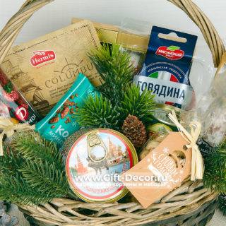 Новогодняя продуктовая корзина “Снеговик”