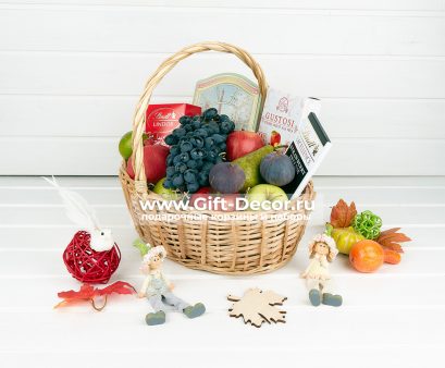 Подарочная корзина "Фрукты и сладости"