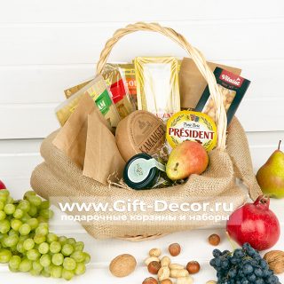 Подарочная корзина “Мисс Сырная”