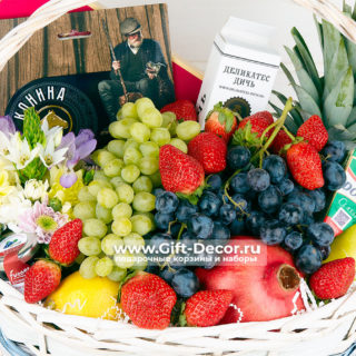 Корзина с продуктами и цветами “Осень”