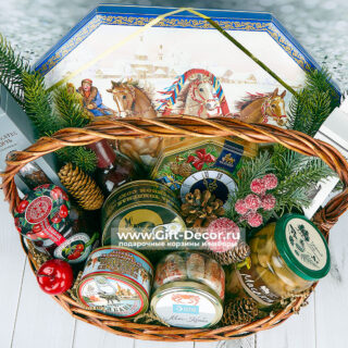 Новогодняя корзина “Русская тройка”