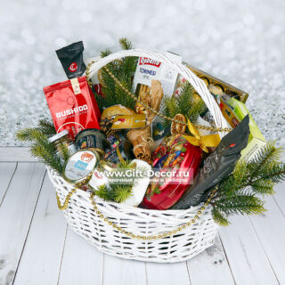 Новогодняя корзина “Парад вкуса”