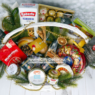 Новогодняя корзина “Парад вкуса”