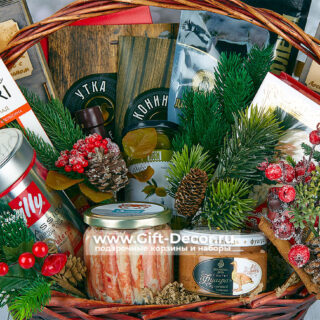Новогодняя корзина “Вкусный микс”