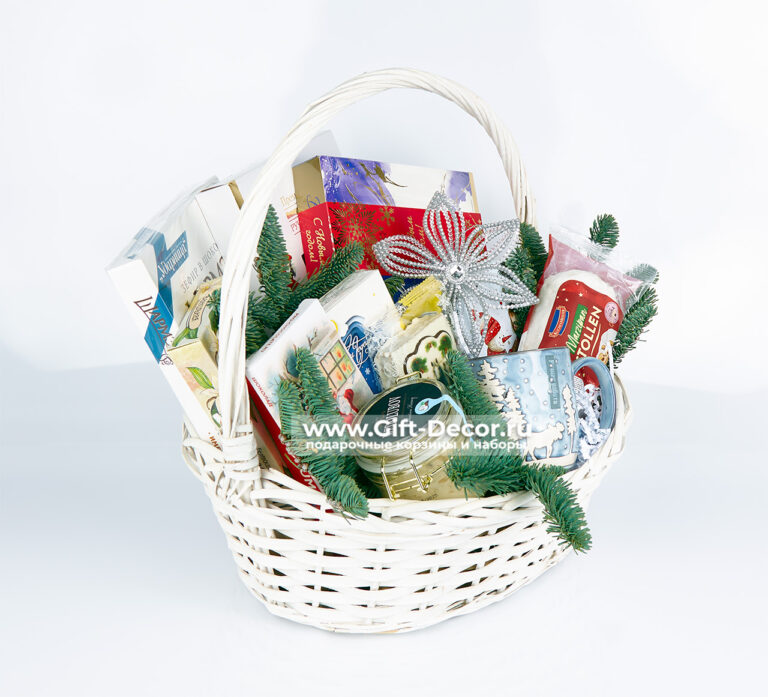 Подарочная корзина «Новогодний огонёк» | Набор сладостей и чая | Подарок для уюта 2026