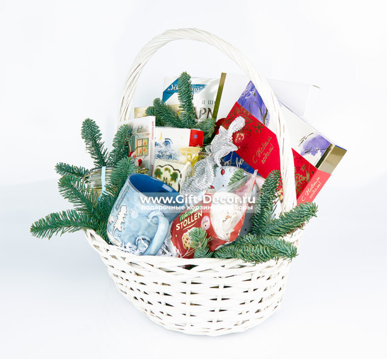 Подарочная корзина «Новогодний огонёк» | Набор сладостей и чая | Подарок для уюта 2026