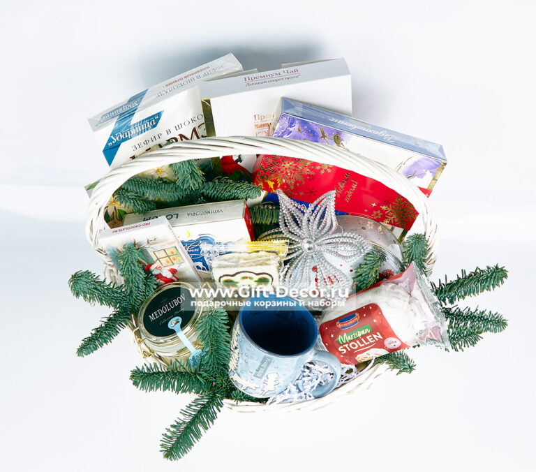 Подарочная корзина «Новогодний огонёк» | Набор сладостей и чая | Подарок для уюта 2026