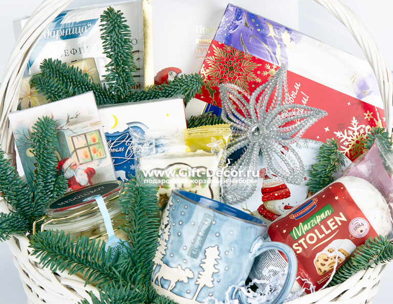 Подарочная корзина «Новогодний огонёк» | Набор сладостей и чая | Подарок для уюта 2026