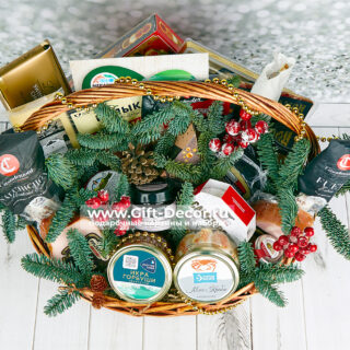 Гастрономическая корзина «Рублёв» с икрой и колбасами | Подарочный набор премиум-класса | gift-decor.ru Гастрономическая корзина «Рублёв» с икрой и колбасами | Подарочный набор премиум-класса | gift-decor.ru