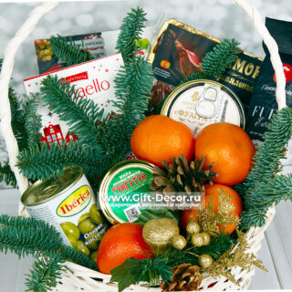 одарочная корзина «Мороз» с икрой и мандаринами – Создайте атмосферу волшебного праздника!
