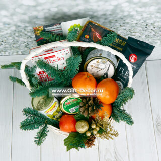 одарочная корзина «Мороз» с икрой и мандаринами – Создайте атмосферу волшебного праздника!