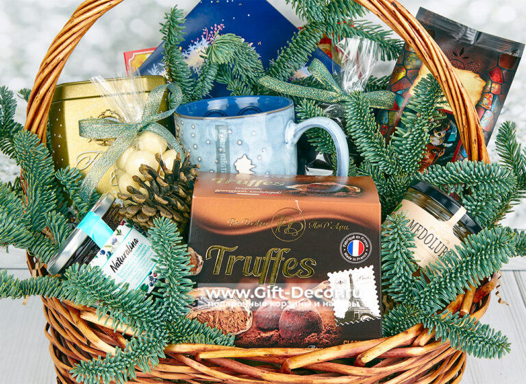 Новогодняя корзина с чаем и кофе «Марсель» – Французское настроение в подарок