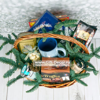 Новогодняя корзина с чаем и кофе «Марсель» – Французское настроение в подарок