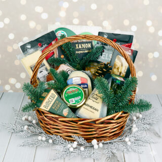 Подарочная корзина Рождество 2026: икра, сыр Пармезан, Рокфор, хамон, карпаччо