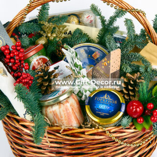 Подарочная корзина Сияние зимнего гастронома с хамоном, крабом и сырами на Новый год Подарочная корзина Сияние зимнего гастронома с хамоном, крабом и сырами на Новый год