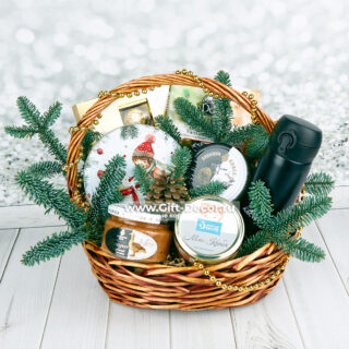 Новогодняя корзина «Тепло» с термосом и деликатесами | Подарок на Новый год | Gift-Decor.ru