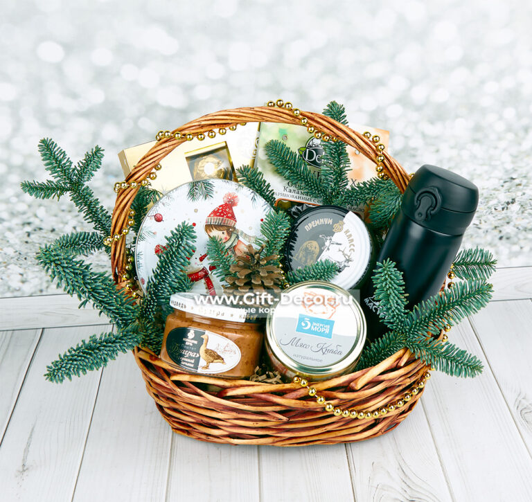 Новогодняя корзина «Тепло» с термосом и деликатесами | Подарок на Новый год | Gift-Decor.ru