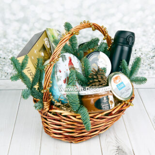Новогодняя корзина «Тепло» с термосом и деликатесами | Подарок на Новый год | Gift-Decor.ru