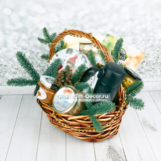 Новогодняя корзина «Тепло» с термосом и деликатесами | Подарок на Новый год | Gift-Decor.ru
