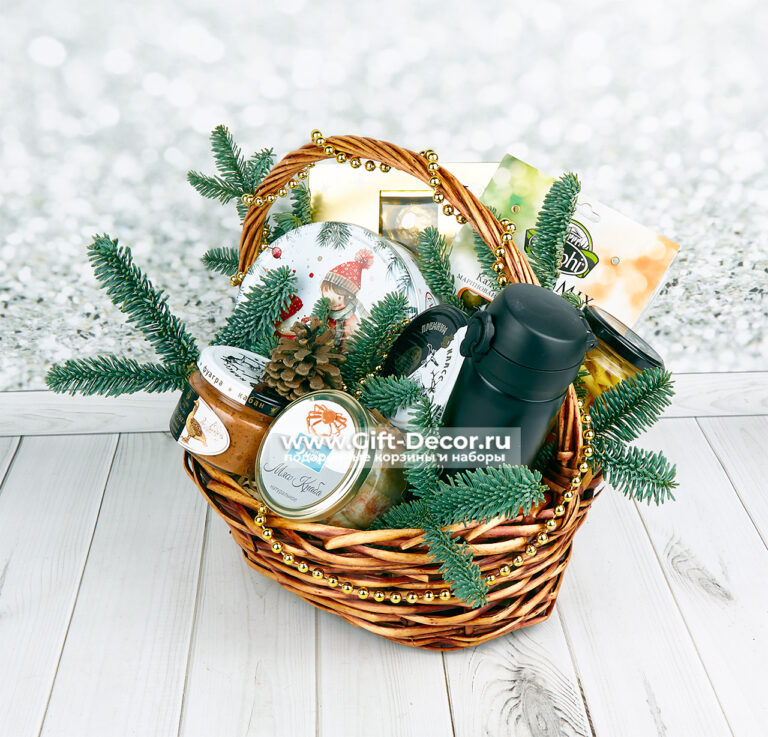 Новогодняя корзина «Тепло» с термосом и деликатесами | Подарок на Новый год | Gift-Decor.ru