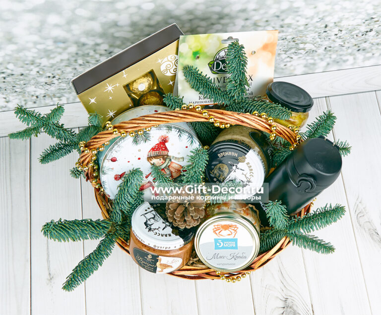 Новогодняя корзина «Тепло» с термосом и деликатесами | Подарок на Новый год | Gift-Decor.ru