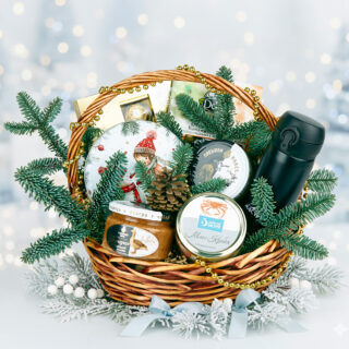 Состав новогодней корзины Тепло: термос, фуагра, краб, оленина, конфеты Ferrero Rocher.