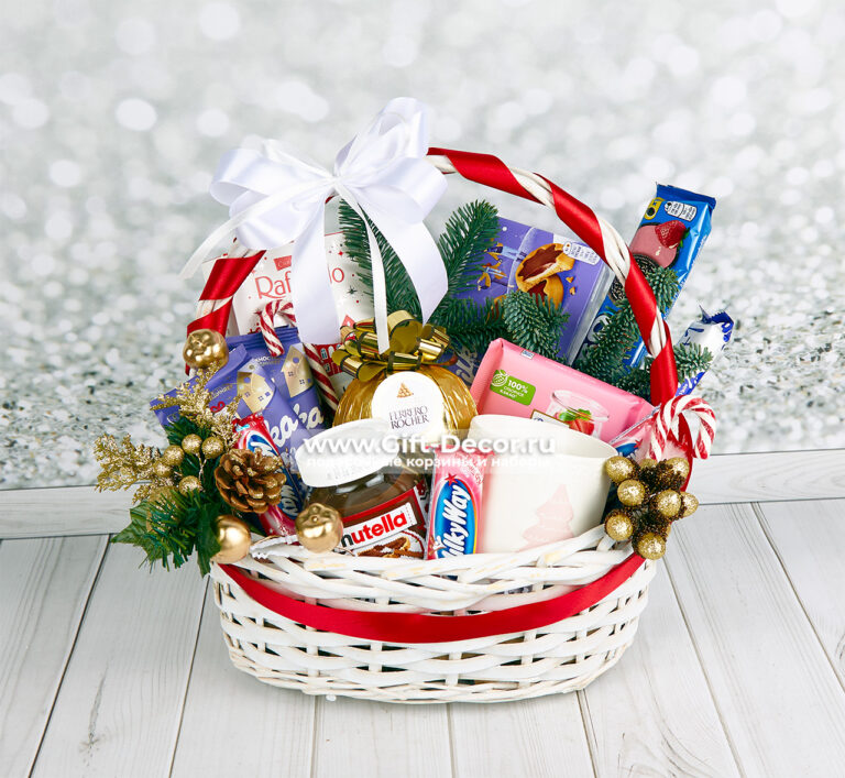 Подарочная корзина «Сластёна» – Сладкое новогоднее настроение в каждой детали!