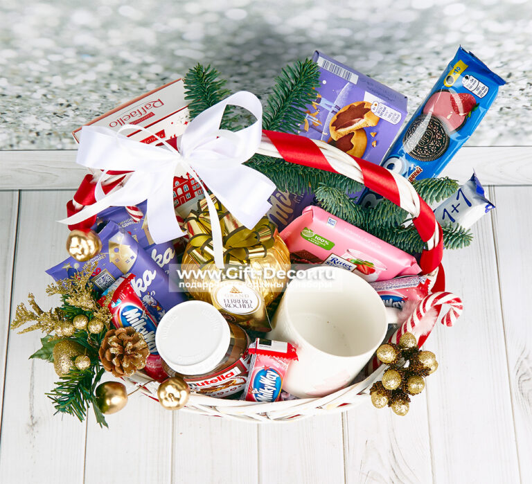 Подарочная корзина «Сластёна» – Сладкое новогоднее настроение в каждой детали!