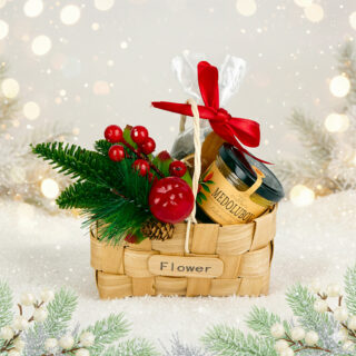 Небольшой подарок Хорошему человеку: корзина с чаем, вареньем и медовым муссом