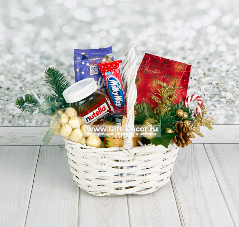 Сладкая новогодняя корзина «Малыш» – Милый и вкусный подарок для самого дорогого