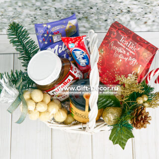 Сладкая новогодняя корзина «Малыш» – Милый и вкусный подарок для самого дорогого