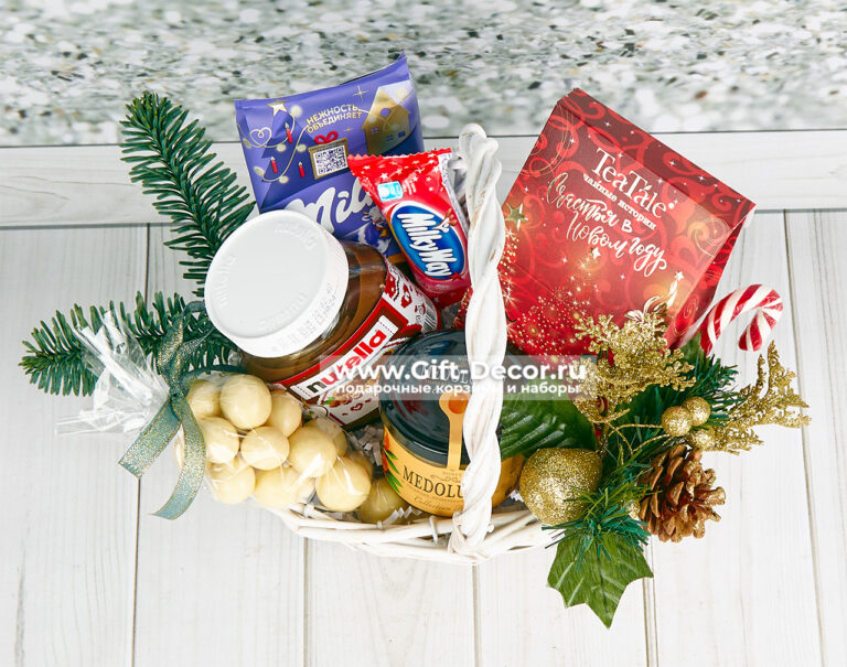 Сладкая новогодняя корзина «Малыш» – Милый и вкусный подарок для самого дорогого