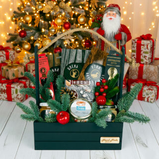 Подарочный набор Зверинец с колбасами и мясными деликатесами на Новый год в деревянном ящике