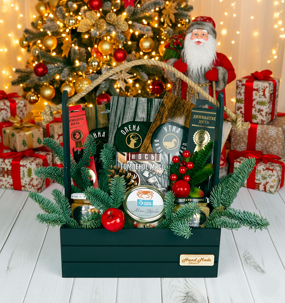 Подарочный набор Зверинец с колбасами и мясными деликатесами на Новый год в деревянном ящике