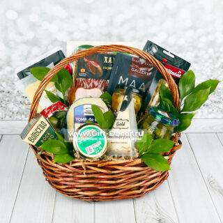 Гастрономическая корзина «Ноябрь» с сырами и мясной нарезкой | Подарок