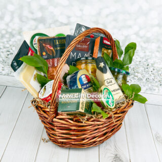 Гастрономическая корзина «Ноябрь» с сырами и мясной нарезкой | Подарок