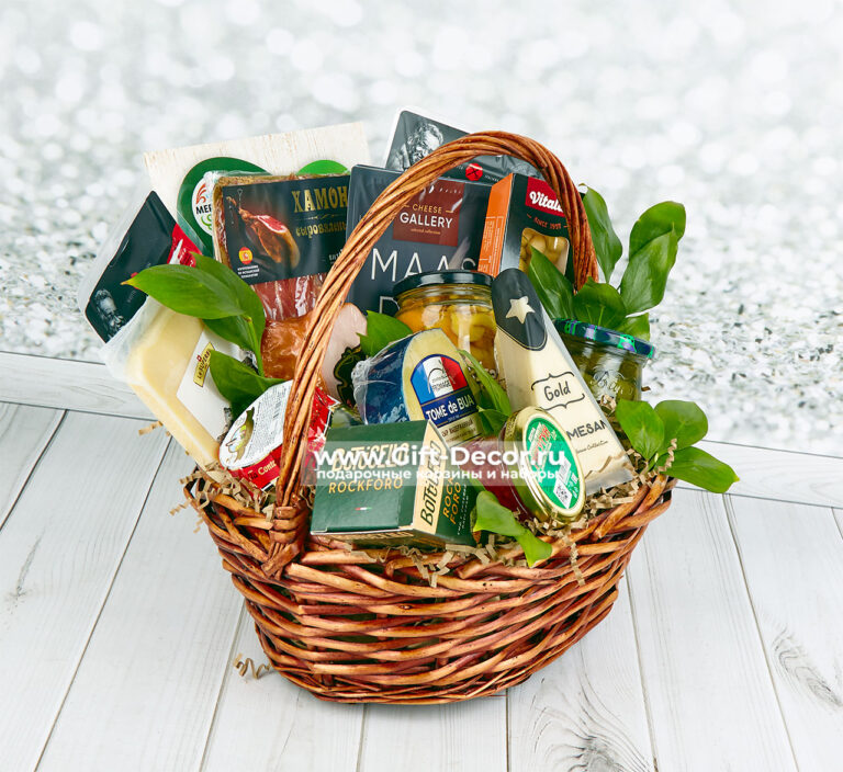 Гастрономическая корзина «Ноябрь» с сырами и мясной нарезкой | Подарок