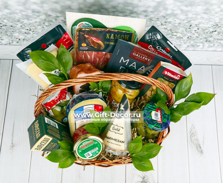 Гастрономическая корзина «Ноябрь» с сырами и мясной нарезкой | Подарок