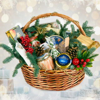 Подарочная корзина Сияние зимнего гастронома с хамоном, крабом и сырами на Новый год