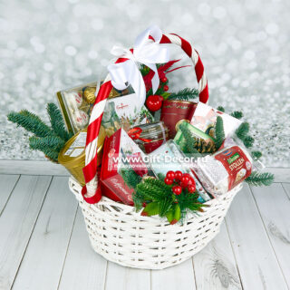 Новогодняя корзина «Сладкая метель» с конфетами, кофе и чаем | Подарок 2026 Новогодняя корзина «Сладкая метель» с конфетами, кофе и чаем | Подарок 2026