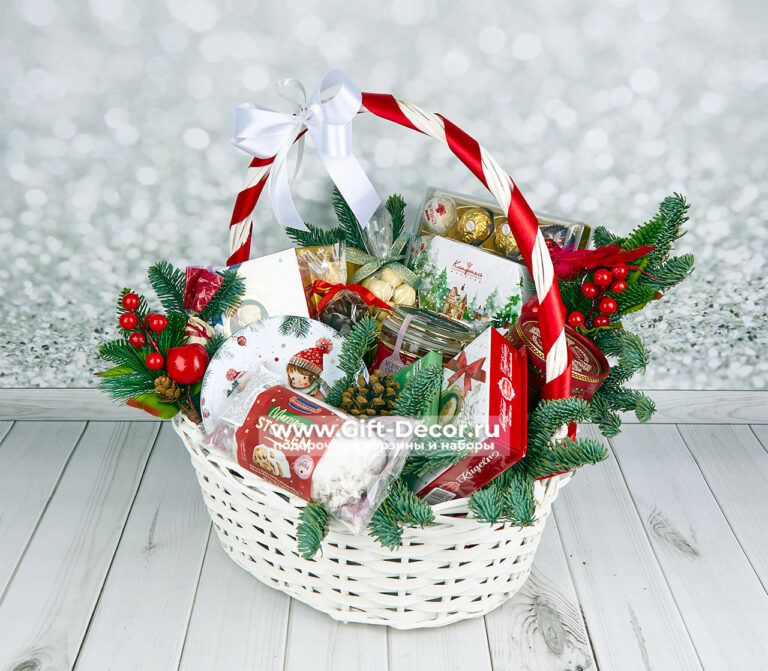 Новогодняя корзина «Сладкая метель» с конфетами, кофе и чаем | Подарок 2026 Новогодняя корзина «Сладкая метель» с конфетами, кофе и чаем | Подарок 2026
