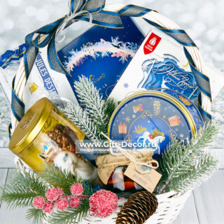 НОВОГОДНЯЯ КОРЗИНА «КОНЬ» С КОНФЕТАМИ И ЧАЕМ | Подарочная корзина на Новый год 2026 | Gift-Decor.ru НОВОГОДНЯЯ КОРЗИНА «КОНЬ» С КОНФЕТАМИ И ЧАЕМ | Подарочная корзина на Новый год 2026 | Gift-Decor.ru