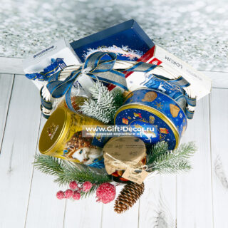 НОВОГОДНЯЯ КОРЗИНА «КОНЬ» С КОНФЕТАМИ И ЧАЕМ | Подарочная корзина на Новый год 2026 | Gift-Decor.ru НОВОГОДНЯЯ КОРЗИНА «КОНЬ» С КОНФЕТАМИ И ЧАЕМ | Подарочная корзина на Новый год 2026 | Gift-Decor.ru